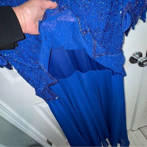 BRILLIANTE by J.A. Vintage Short sleeve cobalt blue formal gown with beading- 1X - Picture 7 of 15